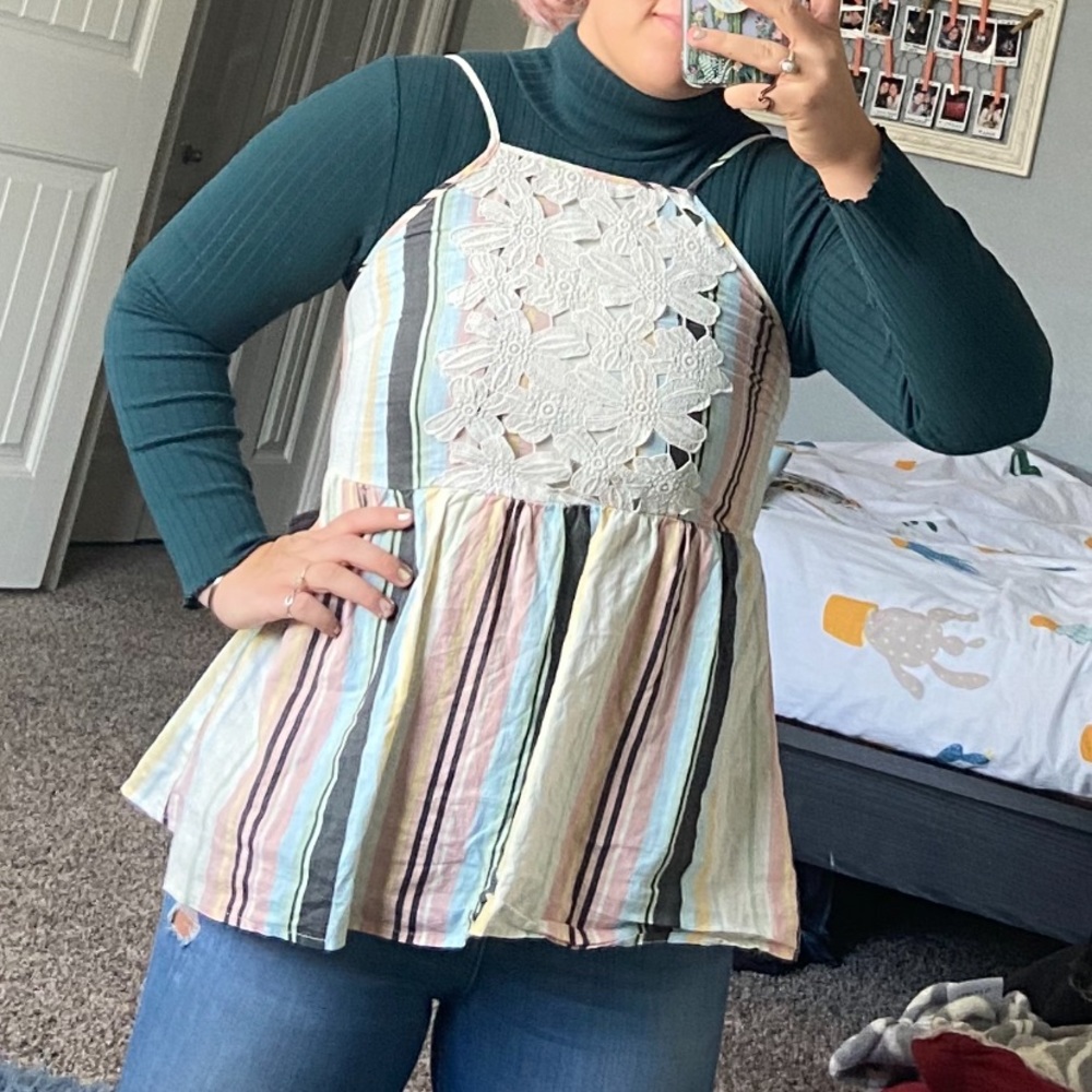Unique neckline and cute pattern tank top!